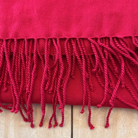 Hobbs UK England Scarlet Red Scarf Wrap Shawl Throw with Fringe- Nearly New - Picture 5 of 6
